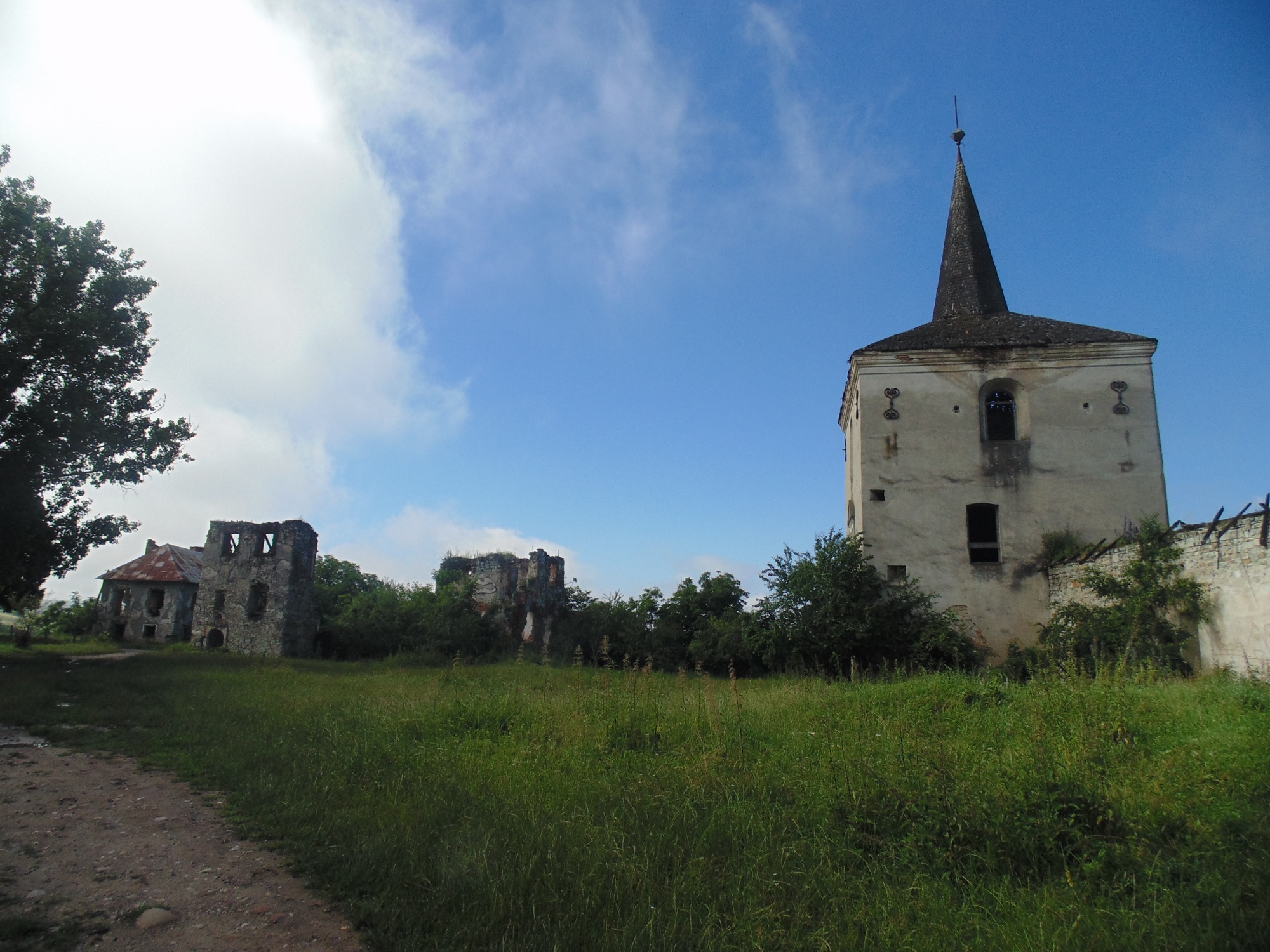 Castelul Kornis din satul Mănăstirea